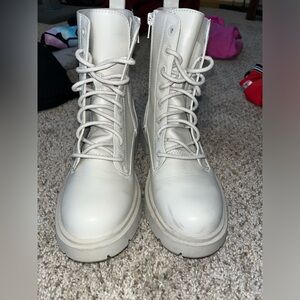White Boots Size 6 1/2